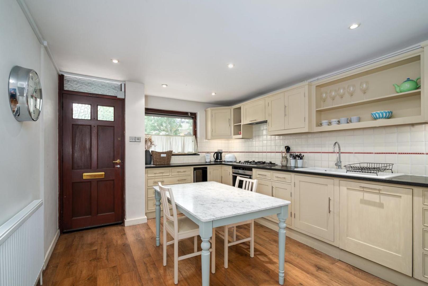 Ferienwohnung Guestready - Lovely Ground Floor Duplex With Patio In Southbank London Exterior foto