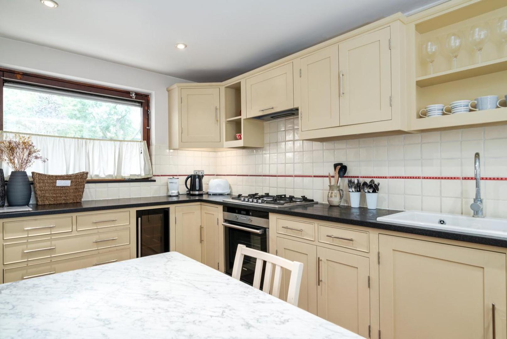 Ferienwohnung Guestready - Lovely Ground Floor Duplex With Patio In Southbank London Exterior foto