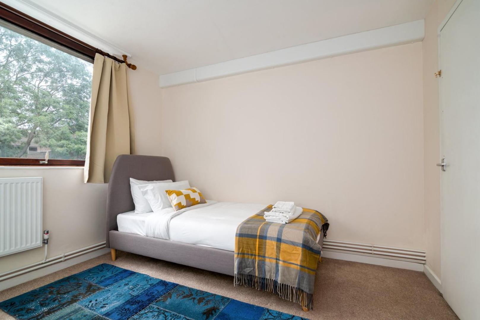 Ferienwohnung Guestready - Lovely Ground Floor Duplex With Patio In Southbank London Exterior foto