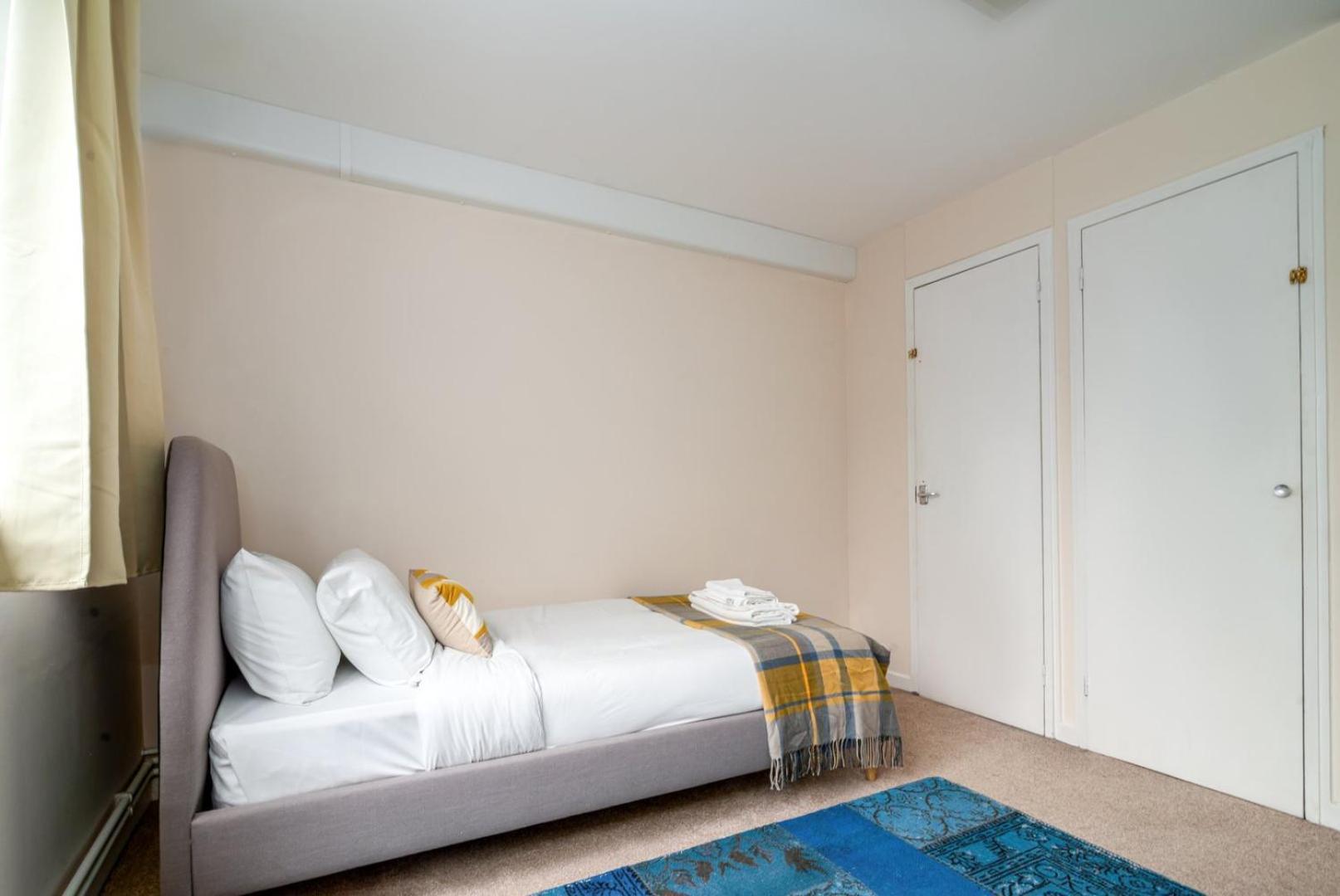 Ferienwohnung Guestready - Lovely Ground Floor Duplex With Patio In Southbank London Exterior foto
