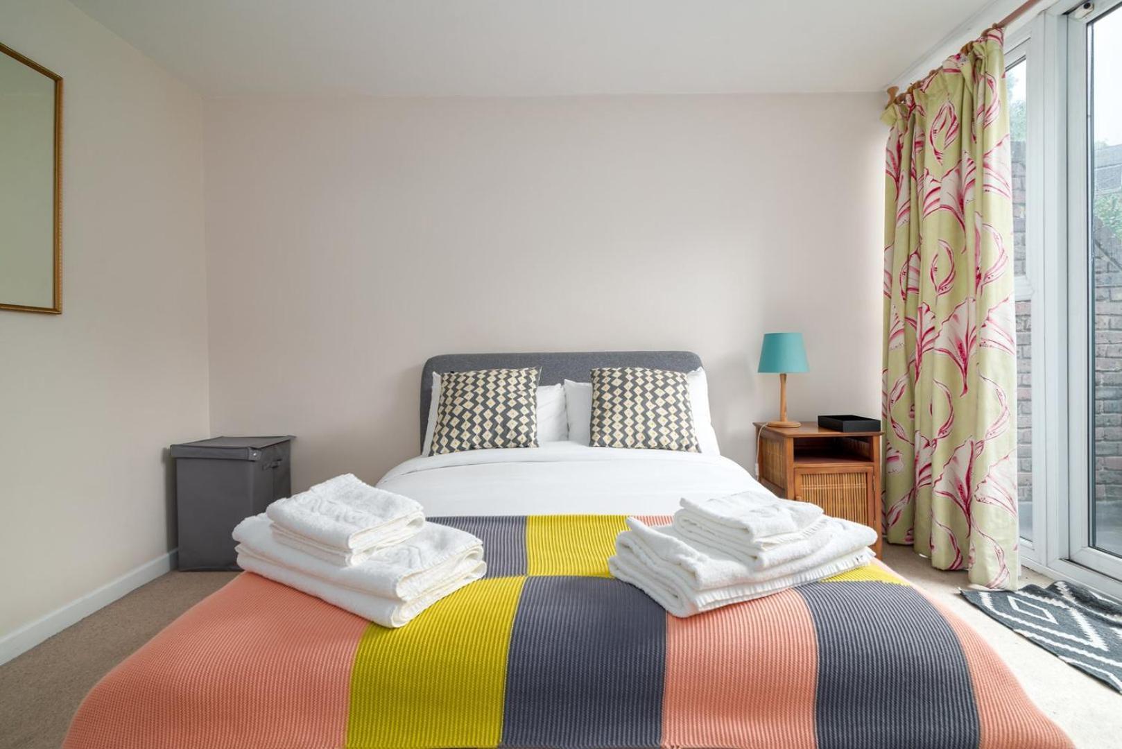 Ferienwohnung Guestready - Lovely Ground Floor Duplex With Patio In Southbank London Exterior foto