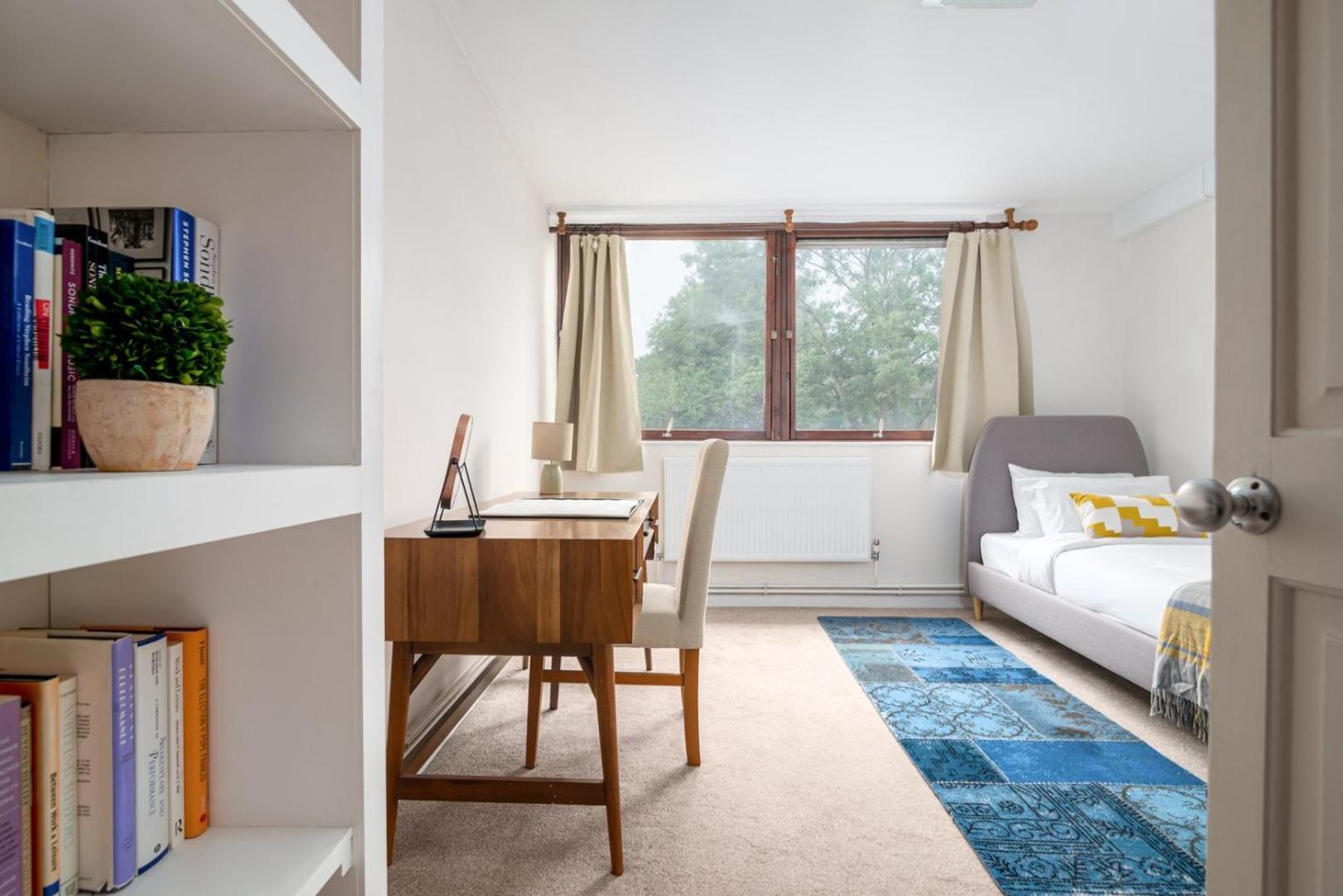 Ferienwohnung Guestready - Lovely Ground Floor Duplex With Patio In Southbank London Exterior foto